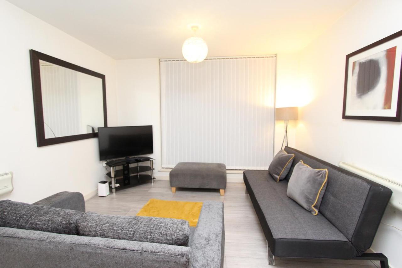 Spacious 1- Bedroom Apartment In E16 London Exterior foto
