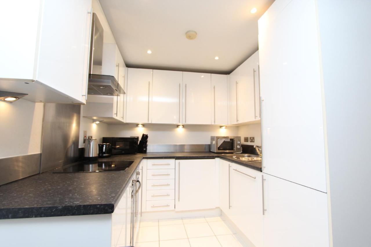 Spacious 1- Bedroom Apartment In E16 London Exterior foto